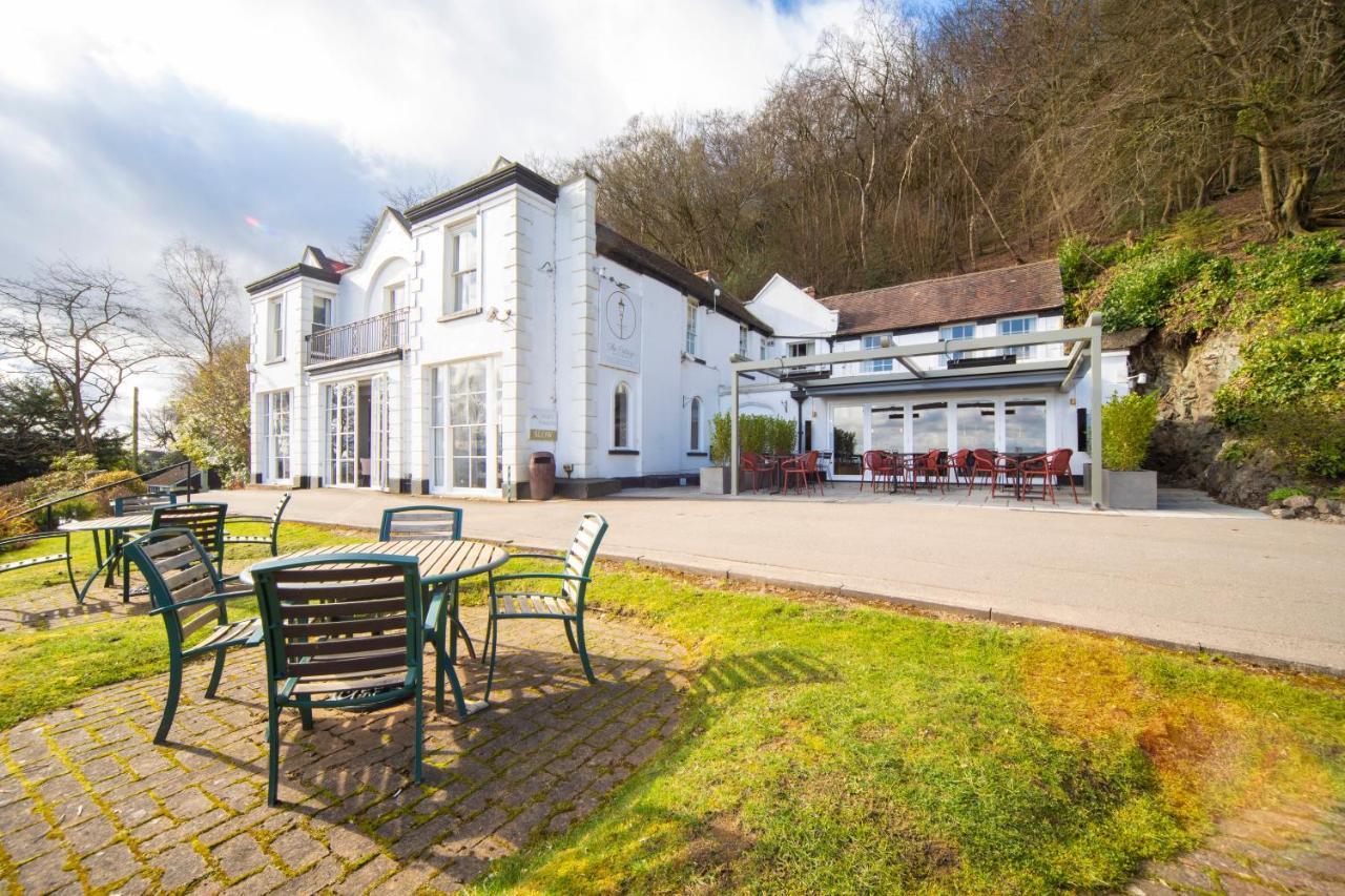 Hotel In The Wood 4*
